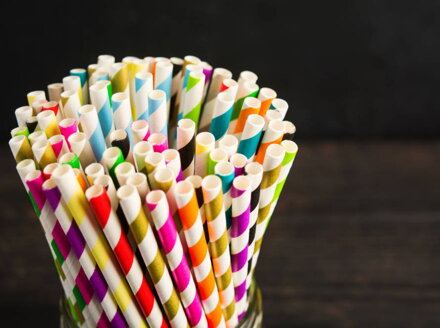 Slamky pap. 8mm/230mm farebné 100ks/bal  3vr. 24/PK